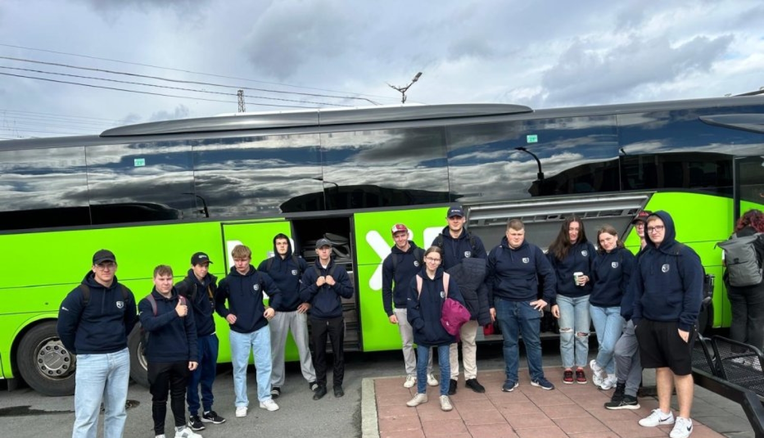 Studenti pie autobusa